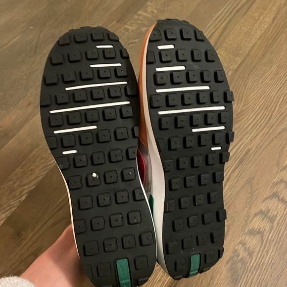 Nike shoes - Picture 2 of 4